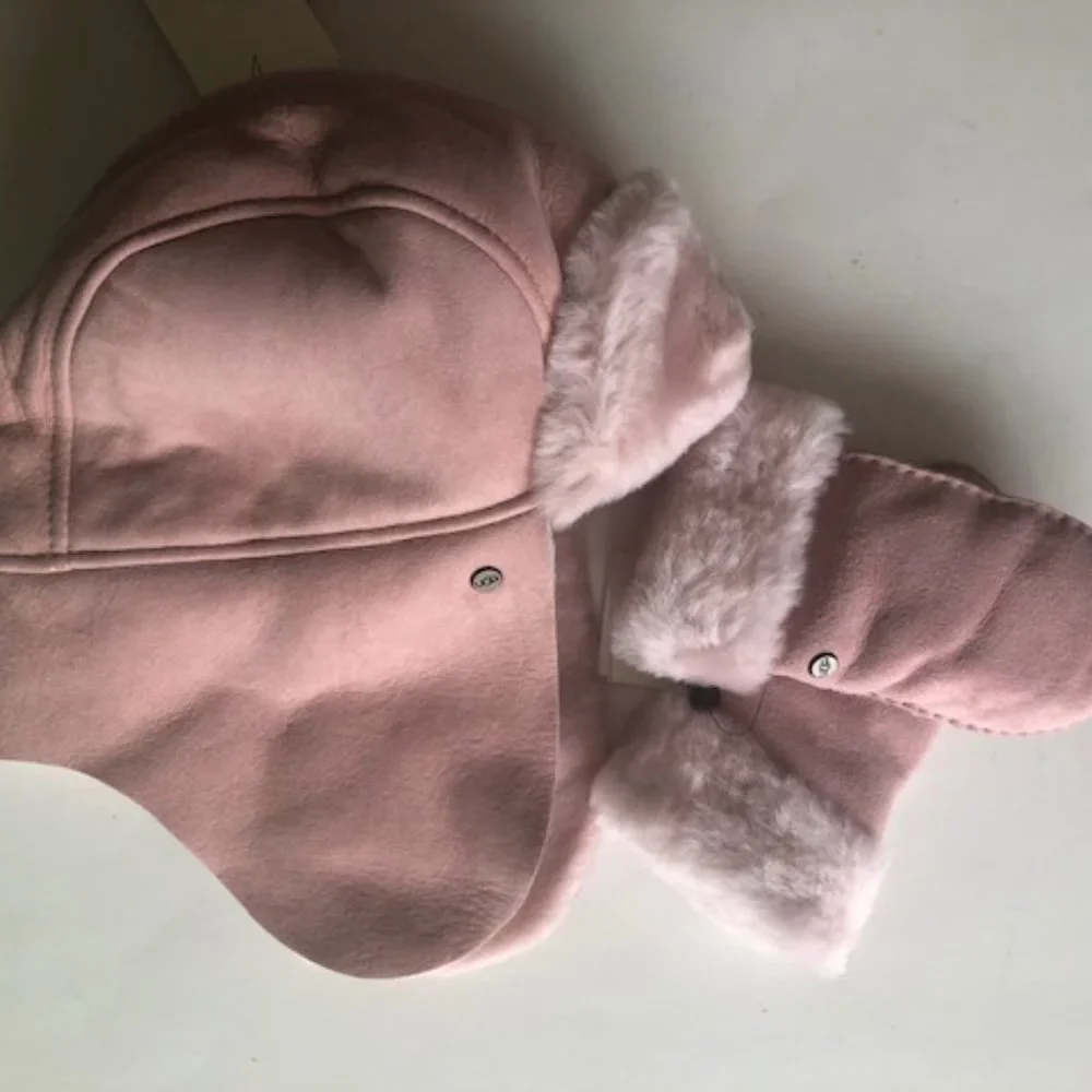 UGG KIDS LEATHER & REAL SHEARLING TRAPPER HAT AND MITTENS SET. SHEEPSKIN